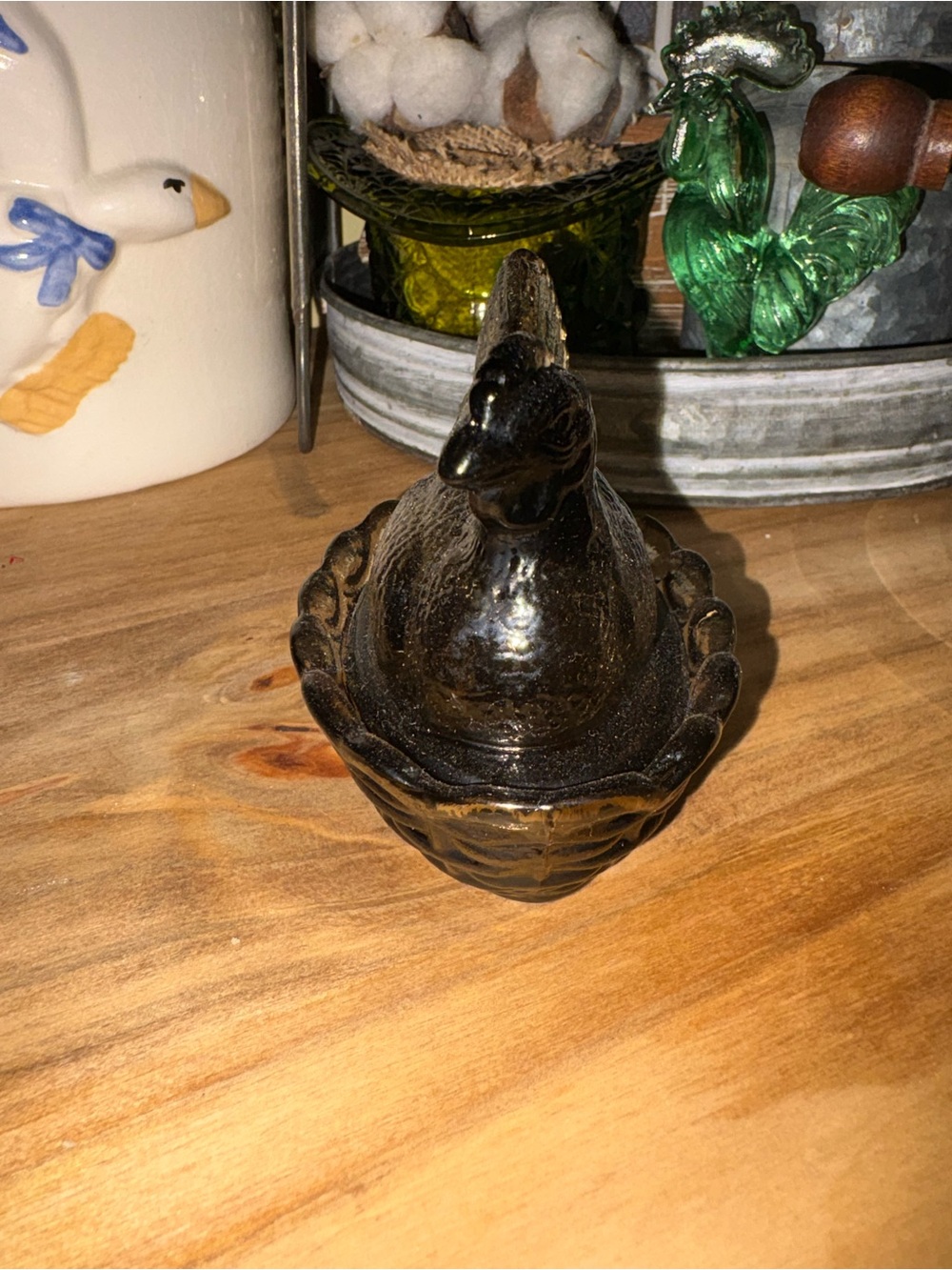 Rosso Smoke Titanium Hen on Nest - Picture 2 of 5